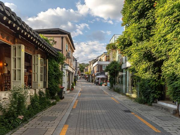 Korean Phrases for Travelers: What You Actually Need photo